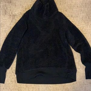 Cozy Athleta pullover Sherpa with thumbholes